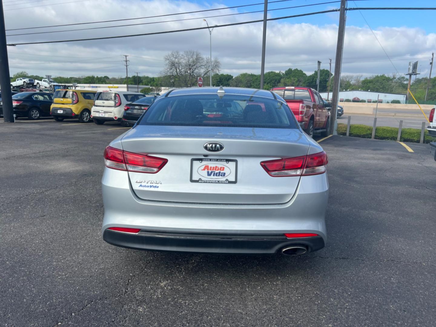 2016 SILVER Kia Optima LX (5XXGT4L30GG) with an 2.4L L4 DOHC 16V engine, 6A transmission, located at 420 I-35E, Lancaster, TX, 75146, (469) 297-4144, 32.593929, -96.823685 - Photo#8